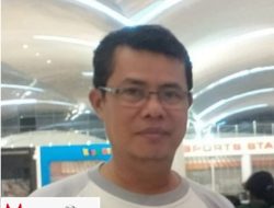 Berbagi itu Indah. Arifulhaq Bersedekah Di Jumat Baroqah Kepada Orang Fakir Miskin