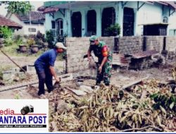 Bantu Atasi Kesulitan Warga, Babinsa Koramil Wlingi Selalu Hadir Di Tengah Masyarakat