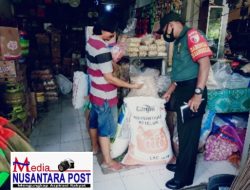 Antisipasi Kenaikan Harga, Babinsa Koramil Wonodadi Cek Harga Sembako Di Wilayah Binaan