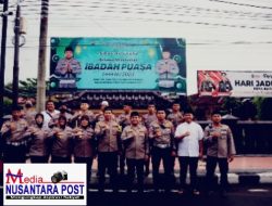 Hari Pertama Puasa Kapolres Blitar Kota Bagi-Bagi Takjil Di Depan Mapolres