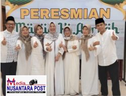 Putra Putri Wartawan Senior Bojonegoro H.M. Chozin Adi Saputro (Alm), meresmikan Masjid Hj. Asri’ah Di Mojokampung.