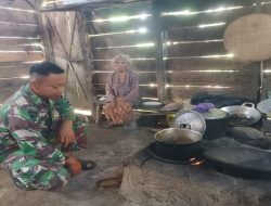 Serda Fauzi Yonif 511/DY Jadi Koki Dadakan Di TMMD Ke-119 Blitar