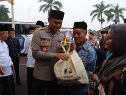 Antusias Ribuan Warga Serbu Pasar Sembako Murah di Polres Malang Jelang Ramadhan