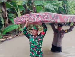 Tanggap Bencana, Polres Ngawi Bersama TNI Sigap Bantu Warga Terdampak Banjir