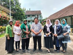 Kunjungan Ketua Persit Kodim 0818 Malang – Batu SMK Kartika IV-2 Lawang