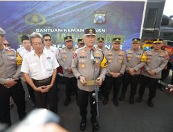Kapolda Jatim Berangkatkan 50.789 Paket Bantuan Kemanusiaan untuk Warga Terdampak Banjir di Jawa Tengah