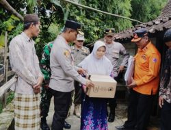 Pasca Gempa Polres Tuban bersama BPBD Beri Bantuan Warga Terdampak