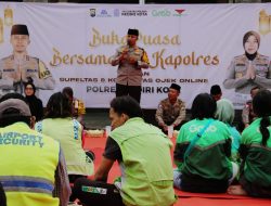 Buka Puasa Bareng Driver Ojol Dan Supeltas, Kapolres Kediri Kota Ajak Tertib Berlalu Lintas