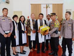 Polres Jombang Gelar Minggu Kasih di Gereja Kristen Jawi Wetan Karangmojo Plandaan Jombang