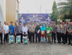 Polres Jombang Salurkan Zakat Fitrah Kepada Duafa dan Difabel