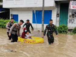 Sigap Tanggap, Polres Pasuruan Kota bersama TNI dan Warga Tangani Banjir