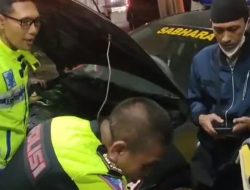 Gercep, Lihat Ada Mobil Mogok Petugas Posyan UB Polresta Malang Kota Bantu Perbaiki