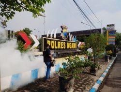 Sidokkes Polres Ngawi Lakukan Fooging Cegah Wabah DBD