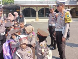 Polres Pelabuhan Tanjung Perak Tanamkan Disiplin Lalu Lintas Sejak Usia Dini