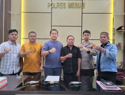 Jajaran Polres Mesuji, Polda Lampung, Menerima Penyerahan 3 Pucuk Senja Api Rakitan Bari Masyarakat secara Sukarela, Bertempat Di Gedung Sat Reskrim Polres Mesuji