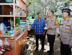 Kapolres Kediri Kota Borong Jajanan Kaki Lima saat Jum’at Curhat di Wahana Wisata