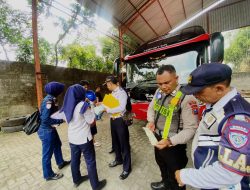 Sat Lantas Polres Kediri Lakukan Upaya Keselamatan Berlalulintas dengan Inspeksi PO. Bus Parowisata