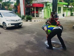 Polres Kediri Kota Perkuat Keselamatan Lalu Lintas: Edukasi Supir Truk dan Survei Jalan Rusak