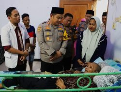 Anjangsana Anggota Yang Sakit, Kapolres Jombang Berikan Motivasi