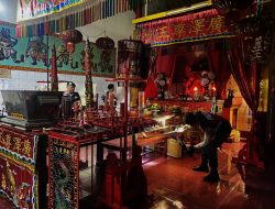 Polres Nganjuk Terjunkan Tim Sterilisasi di Klenteng Jelang Perayaan Imlek 2025