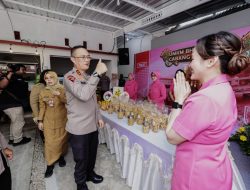 Kapolda Jatim Kunjungi UMKM Bhayangkari Cabang Kediri Kota, Cicipi Minuman Tradisional
