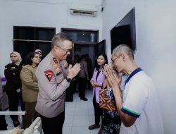 Kapolda Jatim Kunjungi RS Bhayangkara Kediri Beri Santunan Pasien dan Motivasi Tenaga Medis