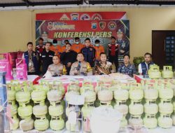 Polresta Sidoarjo Berhasil Ungkap Dua Gudang Pengoplosan LPG, 5 Tersangka Diamankan