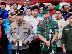 Kapolri dan Panglima TNI Buka Kegiatan Baksos Presisi : Pastikan Kebutuhan Pokok Terjaga Selama Ramadan