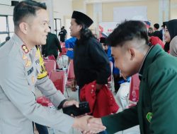 Polres Nganjuk dan Mahasiswa Salurkan 300 Bingkisan Bansos Sambut Ramadhan