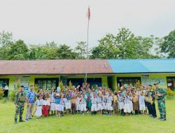 Bangkitkan Semangat Belajar Anak-Anak di Perbatasan RI-PNG, Satgas Yonif 131/BRS Berikan Perlengkapan Sekolah