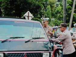 Berkah Ramadan, Polres Nganjuk Bagikan Ratusan Paket Takjil untuk Pengguna Jalan