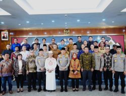 Polri dan Media Bersinergi Berbagi Takjil Serentak di Seluruh Indonesia