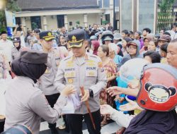 Kapolres Kediri Kota Bagikan Takjil untuk Masyarakat sebagai Wujud Kepedulian di Bulan Ramadhan