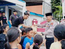 Polres Blitar Kota Bagikan Takjil Gratis Sambil Sosialisasikan Tertib Lalu Lintas