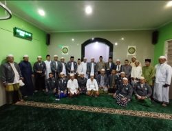 Shubuh Gabungan Ulama Umaro dan Masyarakat di Mushola Polsek Jatinegara (Foto) : H Idris Mawardi  KOMPOL ADJI KANIT BIMAS  DEKAT DENGAN ULAMA, UMARO DAN MASYARAKAT