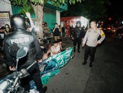 Polrestabes Surabaya Amankan Belasan Remaja Konvoi Tutup Jalan Saat Malam Takbir