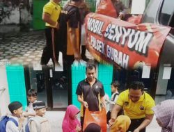 Polsek Gurah Melaksanakan Kegiatan Baksos Membagikan Nasi Kotak Ke Warga yg Membutuhkan Dan Pelalajar