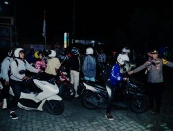 *Polres Jombang Gelar Pengamanan Jalur Kepulangan Warga Baru IKS-PI Kera Sakti*
