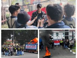 AKSI DAMAI LSM RATU DAN MASYARAKAT TERKAIT MANGKRAKNYA BANGUNAN SENTRA PKL