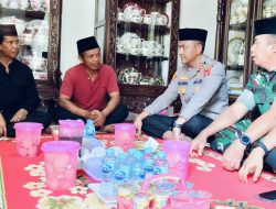 Kapolres Mesuji Bersama Jajaran dan Danramil,Camat Simpang Pematang Kunjungi Rumah Duka Keluarga Korban Penusukan,Mengucapkan turut Bela Sungkawa