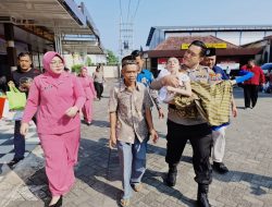 *Polres Blitar Gelar Khitan Massal Salurkan Bansos untuk Anak Yatim Piatu dan Difabel di Hari Bhayangkara ke – 79