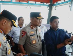 *Kapolda Jatim Pantau Langsung Pencarian Korban Kapal Tenggelam di Selat Bali*