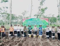 *Dukung Program Nasional Swasembada Pangan, Polres Jombang Gelar Penanaman Jagung Serentak*