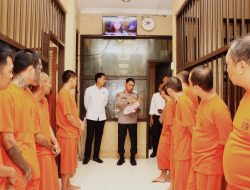 *Sidak Ruang Tahanan, Kapolres Kediri Kota Tekankan Personel Profesional dan Berintegritas