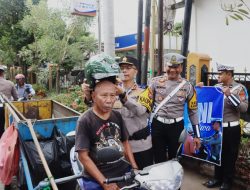 *Hari Pertama Operasi Patuh Semeru 2025 Polres Trenggalek Bagi – bagi Helm Gratis*