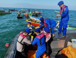 *Update Laka Laut di Pasuruan: Tim SAR Ditpolairud Polda Jatim Kembali Berhasil Evakuasi 2 Korban Meninggal di Perairan Lekok