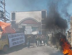 *Lsm Ratu Unjukrasa Di Kejaksaan Negeri Kabupatem Kediri, Ini Sekolahan Bukan Toko Baju