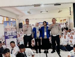 *Satlantas Polres Kediri Memberikan Edukasi Kepada Pelajar Untuk Tertib Berlalulintas*