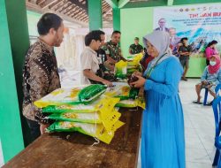 *Sinergi TNI Dan Bulog, Kodim 0808 Bersama Warga Srengat ikuti Vidcon Dan Penjualan Beras SPHP