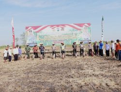 *Dukung Ketahanan Pangan Nasional, Polres Lamongan Tanam Jagung di Lahan Baku Desa Kedali